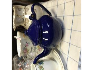 Piccola teiera smaltata vintage blu e bianca utilizzabile